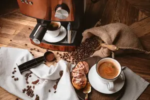 Kavos aparatas Adler AD 4404cr, 1,6 litrai, 850 W, Juoda, Rankinis