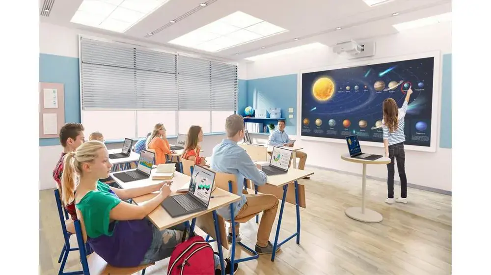 Epson EB-775F, 4100 ANSI lumens, 3LCD, 1080p (1920x1080), 2500000:1, 16:9, 1244.6 - 3810 mm (49 - 150")