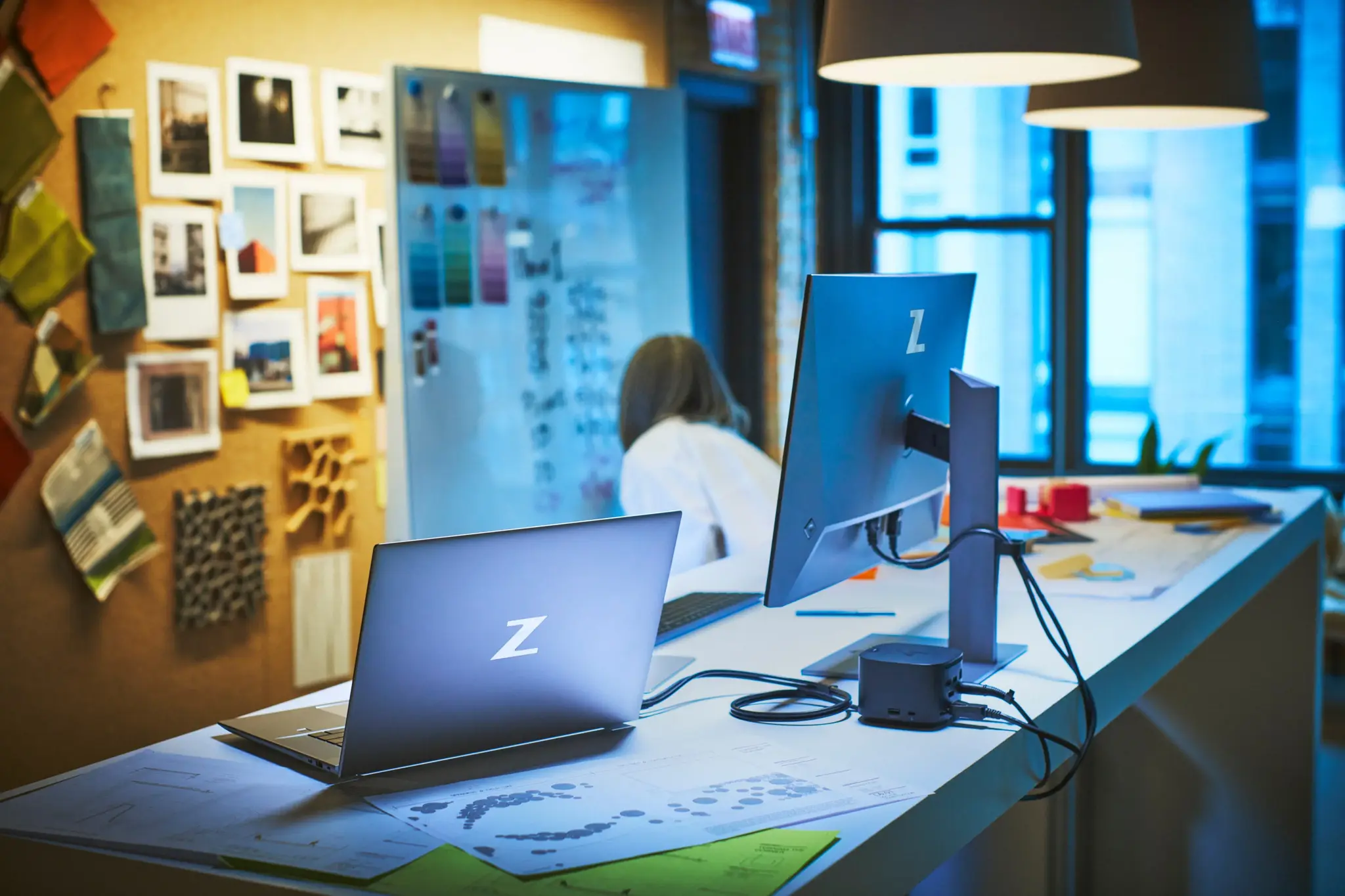 HP 975 USB + BT dviejų režimų belaidė klaviatūra - EURO