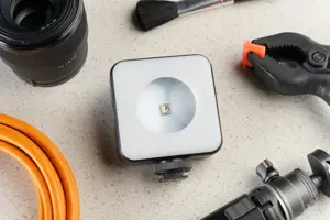 "Newell" vadovaujama partija LED lempos RGB-W Rangha Nano Sunset