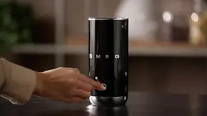 Smeg MFF02BLEU Automatic milk frother/warmer Black