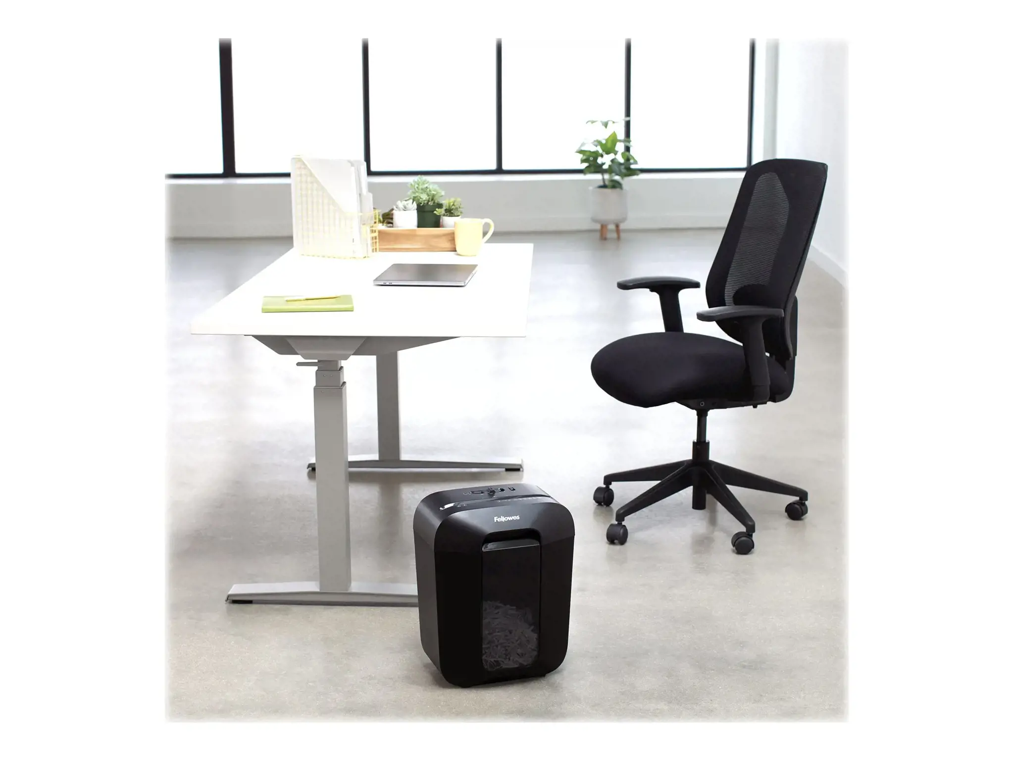 "Fellowes Powershred LX45", kryžminis smulkinimas, 4 x 37 mm, 17 l, mygtukai, 6 min, juoda