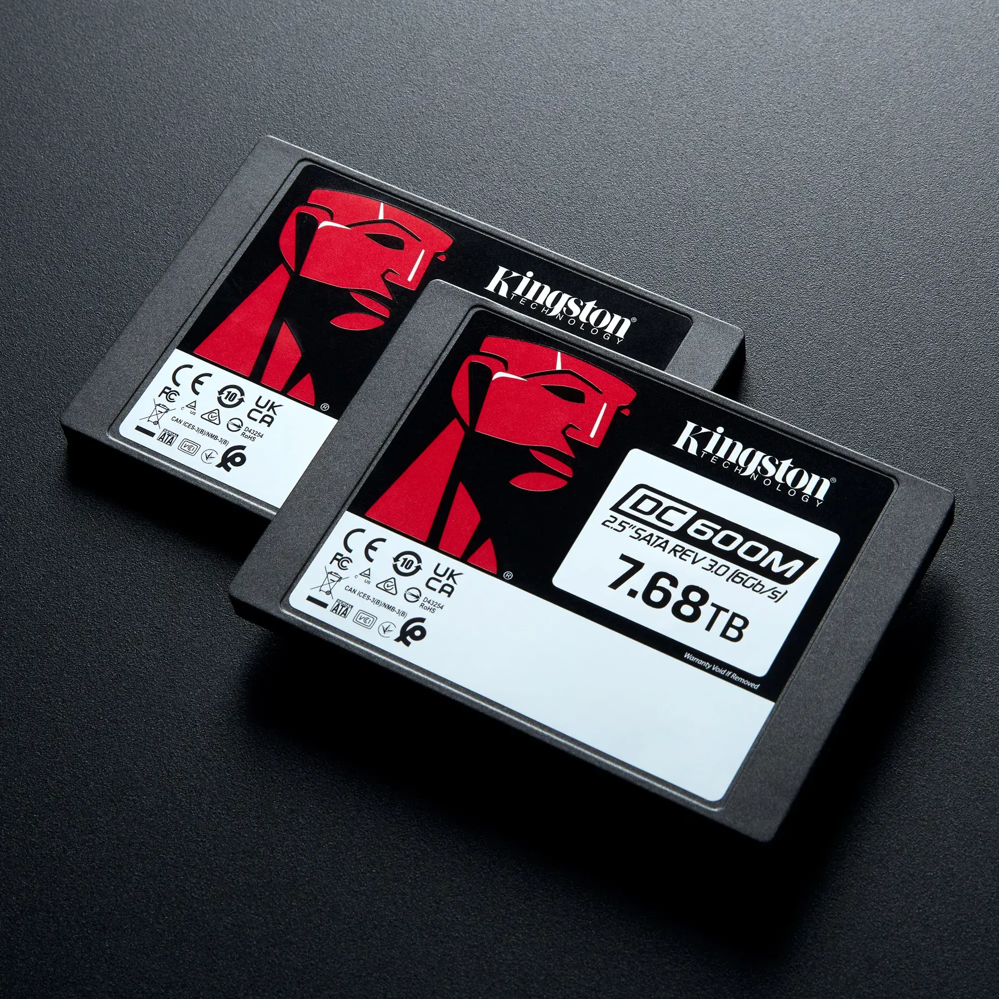 KINGSTON 7,68 TB DC600M 2,5 colių SATA3 SSD diskas