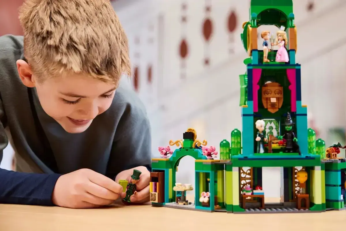 LEGO WICKED 75684 Welcome to Emerald City