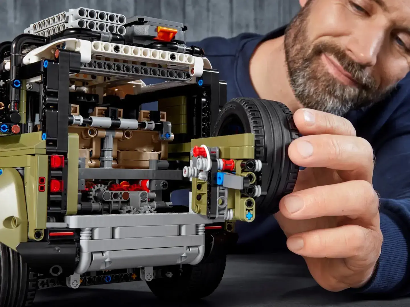 LEGO TECHNIC 42110 LAND ROVER DEFENDER