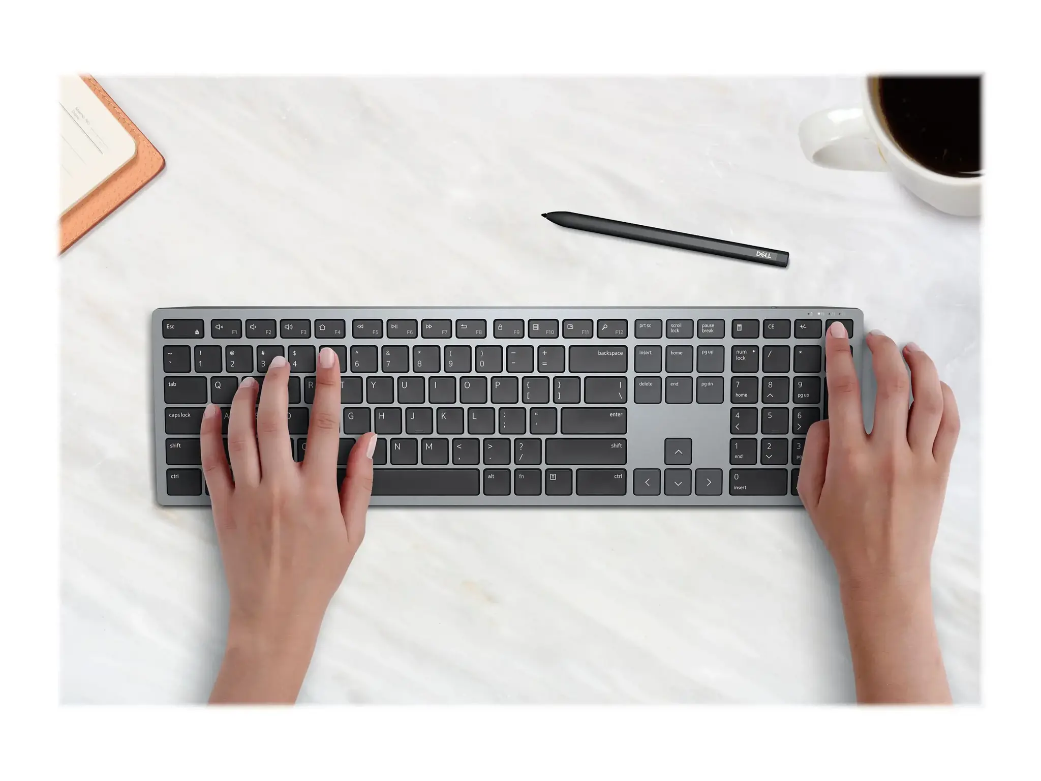 "Dell" kelių įrenginių belaidė klaviatūra - KB700 - rusiška (QWERTY)