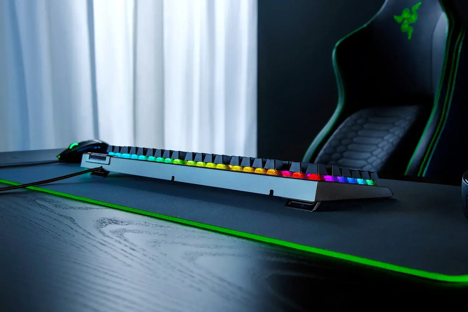 "Razer BlackWidow V4 X" mechaninė žaidimų klaviatūra, žalias jungiklis, šiaurietiškas išdėstymas, laidinė, juoda