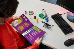 LEGO FORTNITE 77075 Peely & Sparkplug's Camp