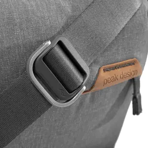 "Peak Design Everyday Sling V2 10L", pelenų spalvos
