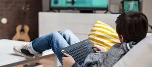 LOGITECH belaidė jutiklinė klaviatūra K400 Plus - INT BLACK
