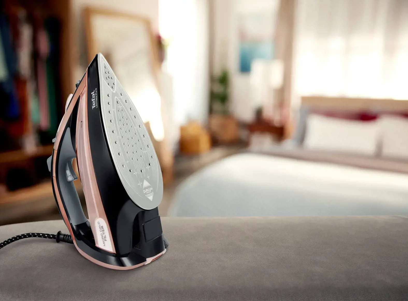 "Tefal Ultimate Pure FV9845", sausas ir garų lygintuvas, "Durilium Autoclean" padas, 3 m, 260 g/min, juodas, varinis, 60 g/min