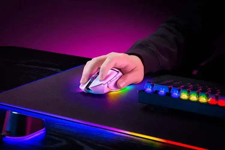 "Razer Basilisk V3 Pro" žaidimų pelė, RGB LED apšvietimas, "Bluetooth", belaidė, balta