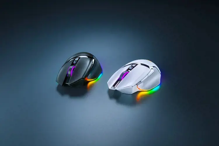 "Razer Basilisk V3 Pro" žaidimų pelė, RGB LED apšvietimas, "Bluetooth", belaidė, balta