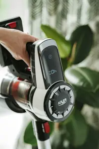 "Adler" dulkių siurblys be maišelio su bešepetėlinio variklio technologija AD 7048 Belaidis veikimas, Rankinis ir rankinis, 220 V, Veikimo laikas (maks.) 30 min, Baltas/juodas/raudonas, Garantija 24 mėn.