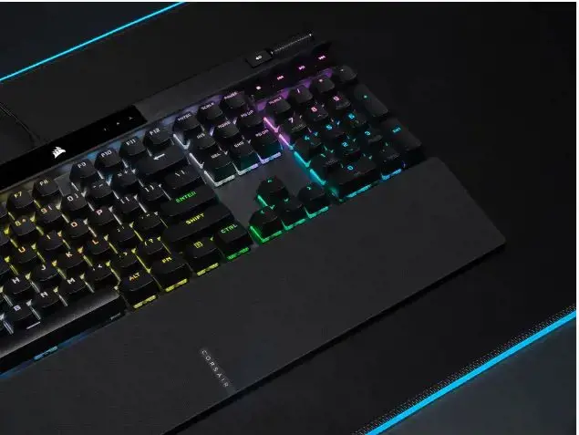 CORSAIR K70 RGB PRO optinė-mechaninė žaidimų klaviatūra su RGB LED apšvietimu CORSAIR OPX juodos spalvos PBT klavišų dangteliai