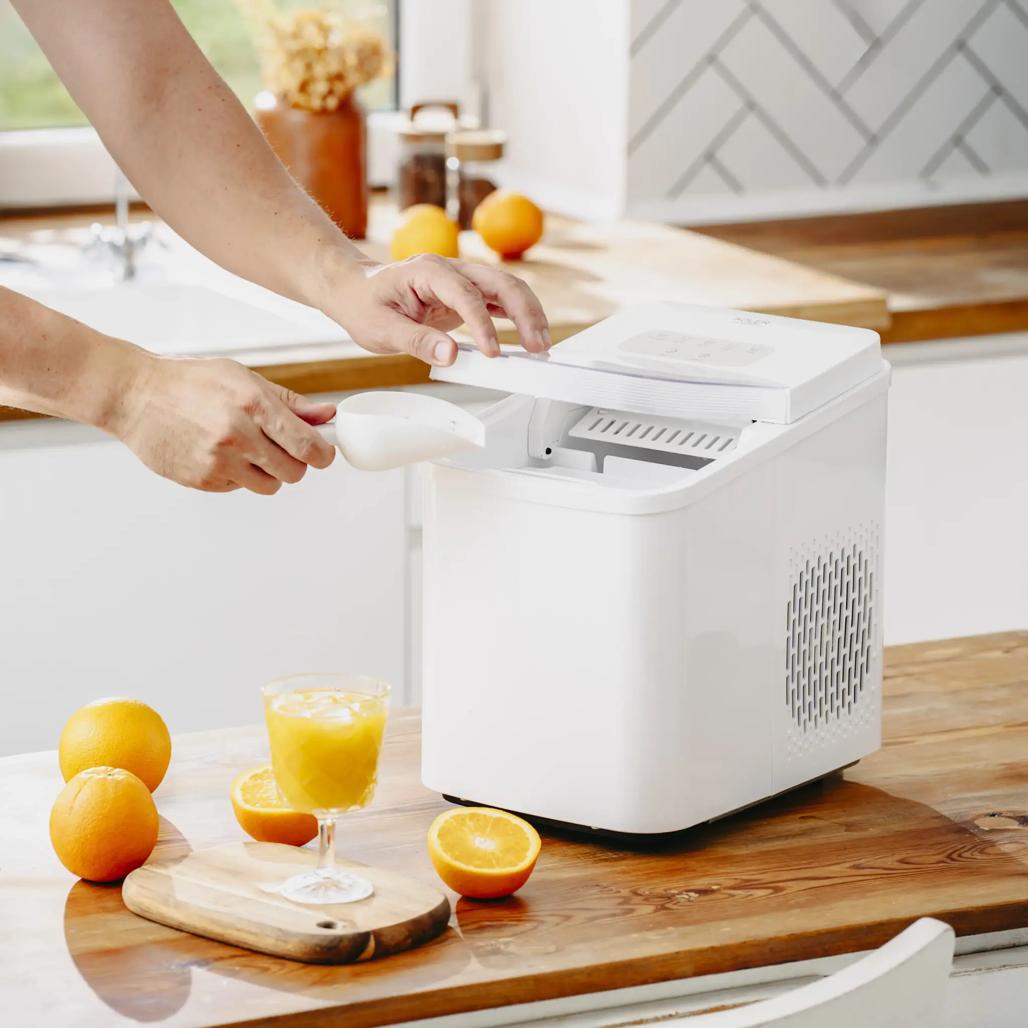 Adler Ice Cube Maker | AD 8800 | Power 105 W | Capacity 1.4 L | White