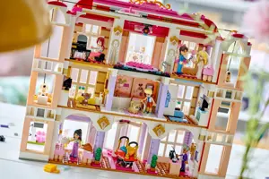 LEGO FRIENDS 42704 Heartlake City Grand Hotel