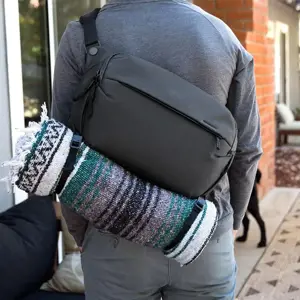 "Peak Design Everyday Sling V2 10L", juoda