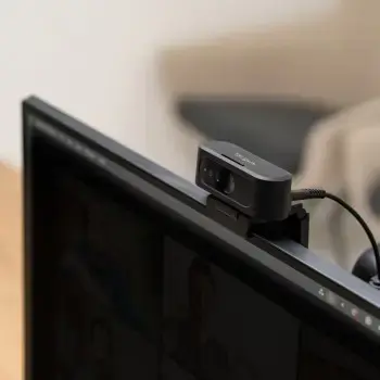 TARGUS® 2K WEBCAM WITH AUTO FOCUS