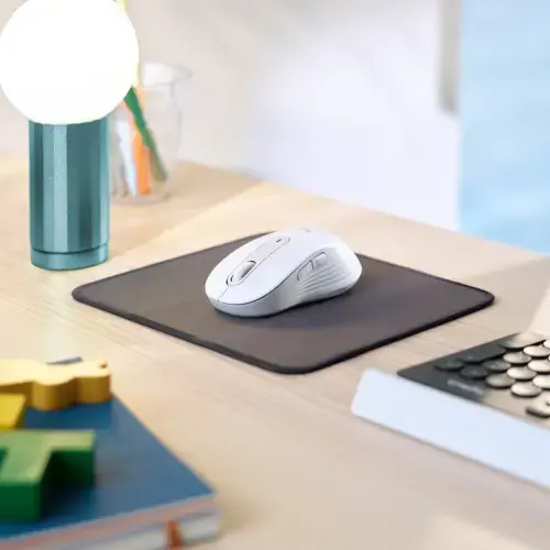 Logitech Signature M650 Wireless Mouse for Business, Right-hand, Optical, RF Wireless + Bluetooth, 4000 DPI, White