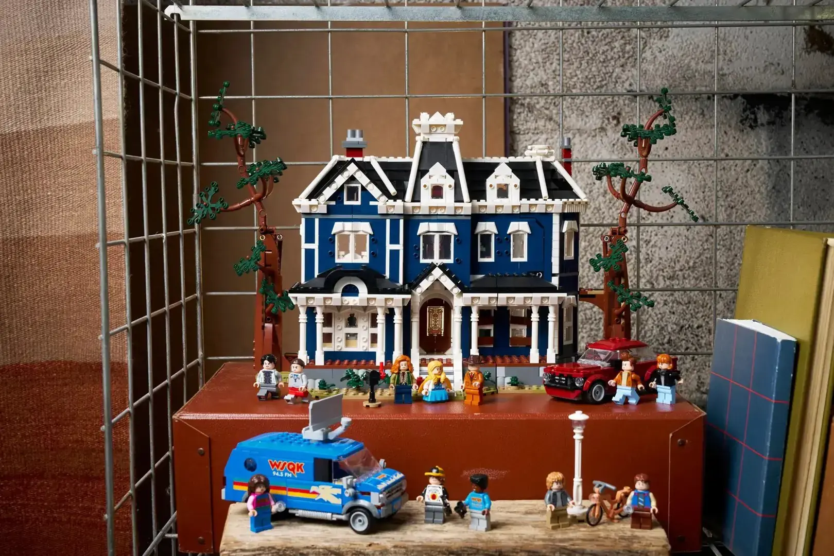 LEGO ICONS 11370 Stranger Things: The Creel House