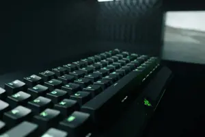 "Razer BlackWidow V3 Mini HyperSpeed" mechaninė žaidimų klaviatūra, RGB LED apšvietimas, "Nordic", belaidė, juoda, geltonas jungiklis