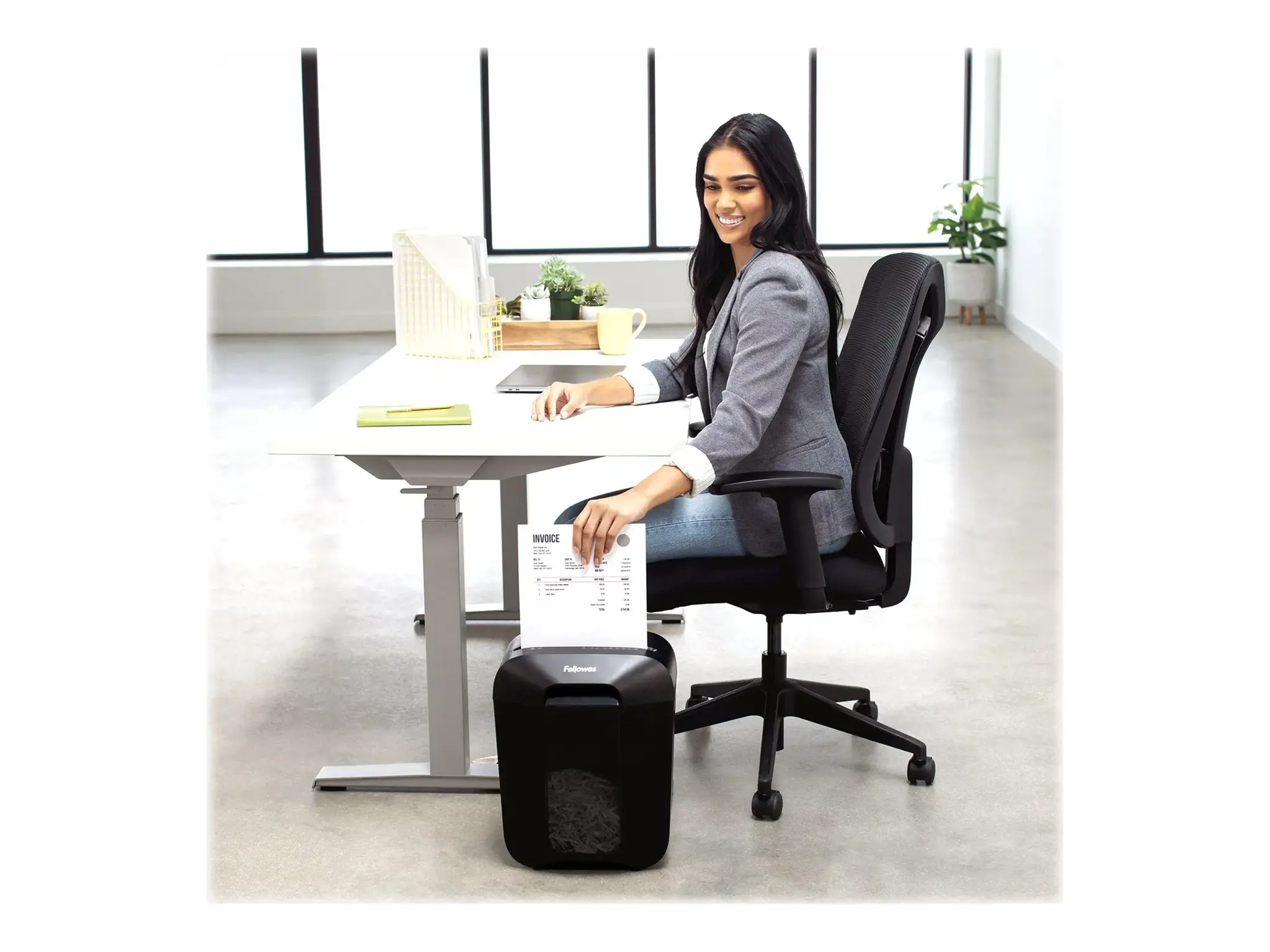 "Fellowes Powershred LX45", kryžminis smulkinimas, 4 x 37 mm, 17 l, mygtukai, 6 min, juoda