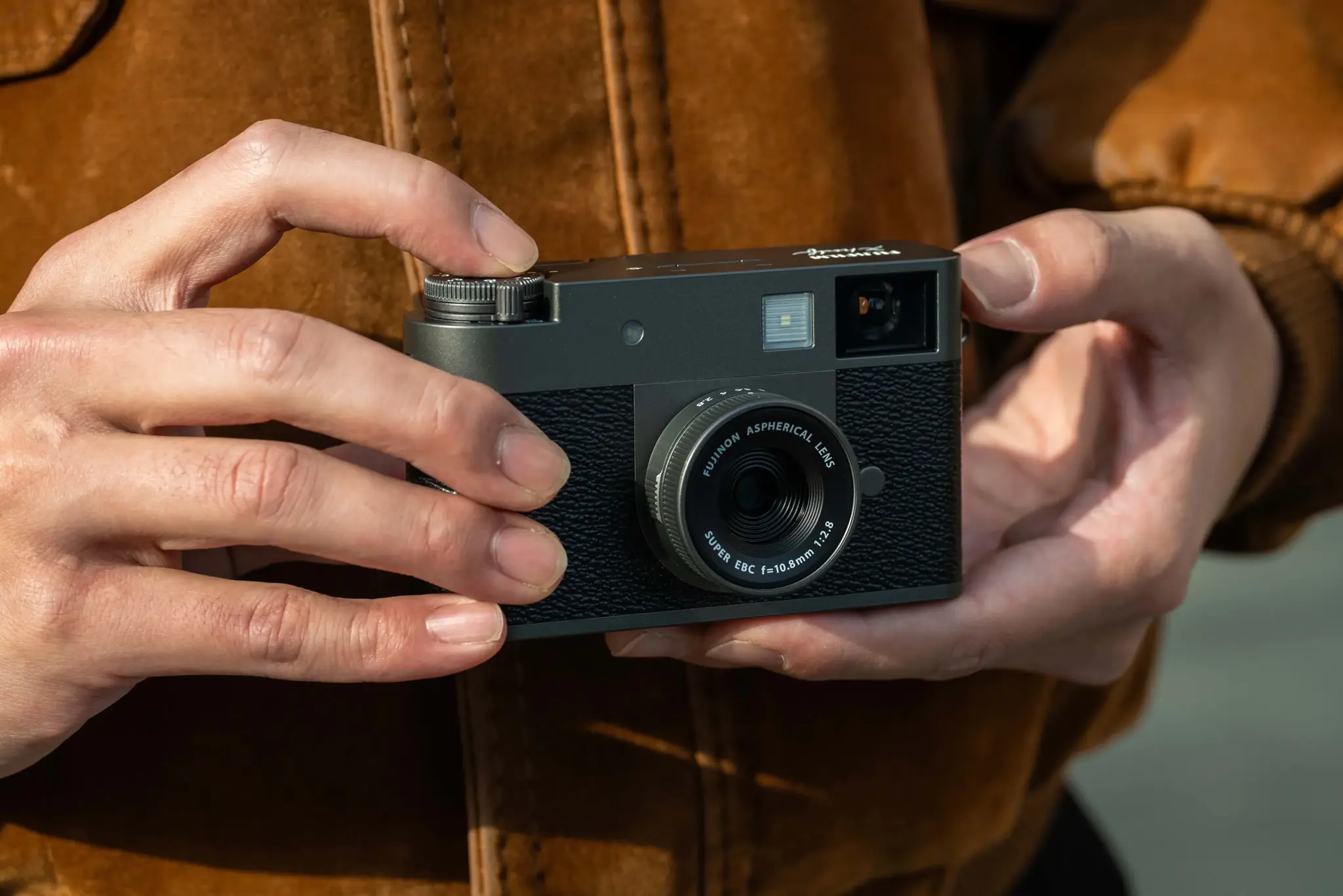 Fujifilm X-HF1, charcoal