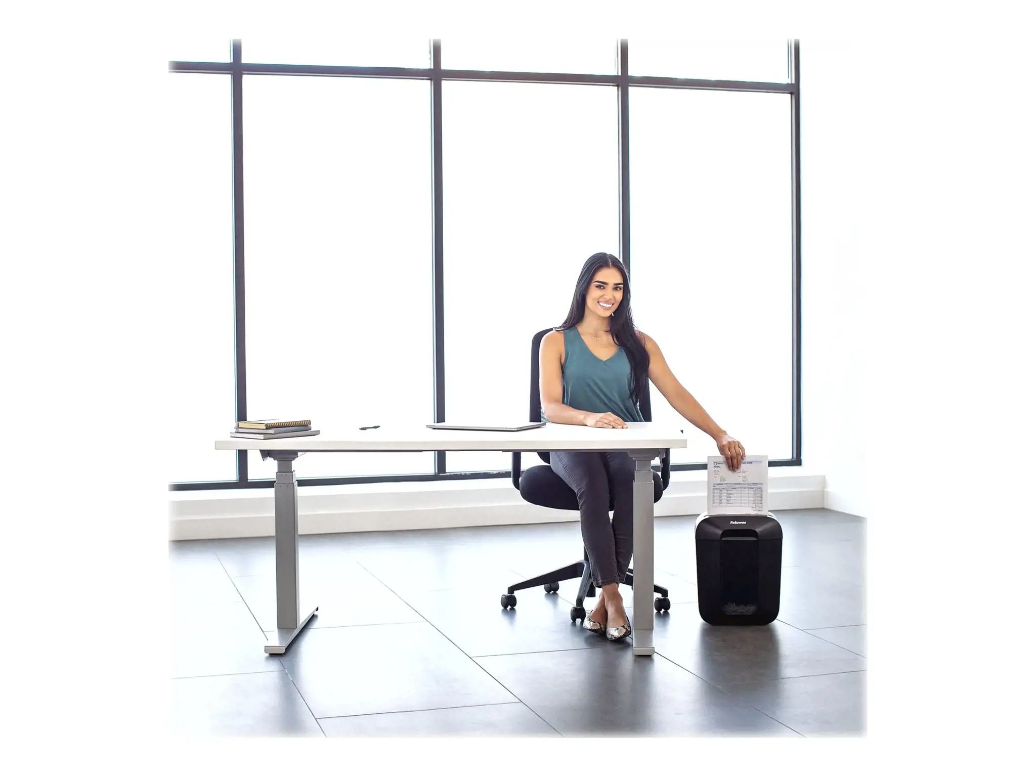 "Fellowes Powershred LX45", kryžminis smulkinimas, 4 x 37 mm, 17 l, mygtukai, 6 min, juoda