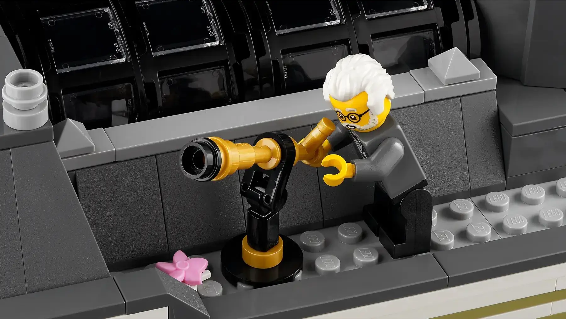 LEGO ICONS 10326 Natural History Museum