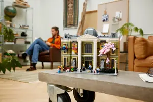 LEGO ICONS 10326 Natural History Museum