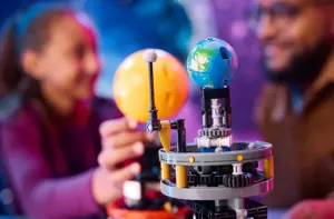 LEGO TECHNIC 42179 Planet Earth and Moon in Orbit