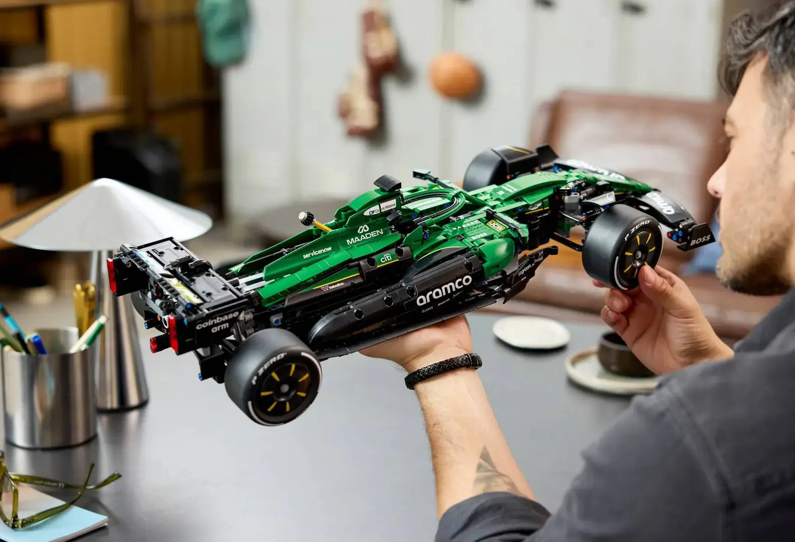LEGO TECHNIC 42240 Aston Martin Aramco AMR25 F1