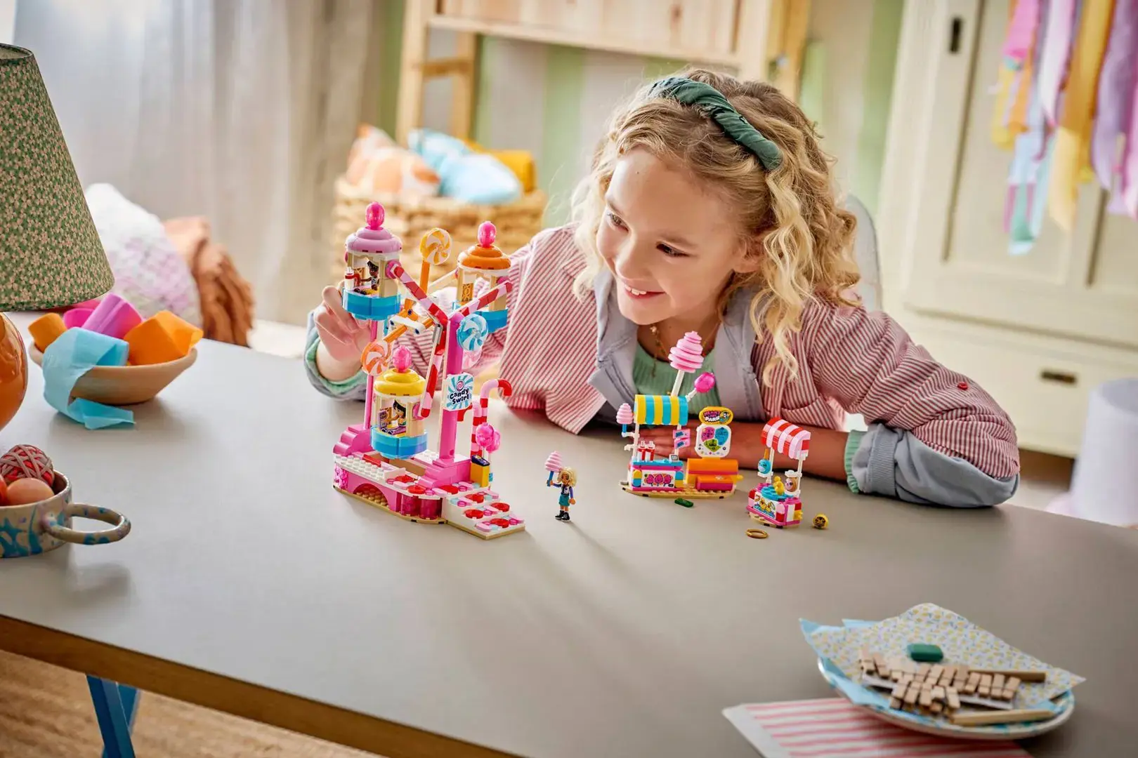 LEGO FRIENDS 42700 Candy and Cupcake Ferris Wheel