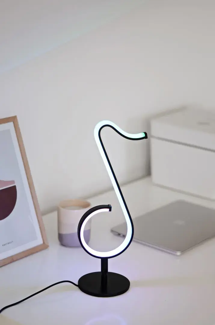 "Activejet MELODY RGB LED muzikinis dekoratyvinis šviestuvas su nuotolinio valdymo pultu ir programėle, "Bluetooth